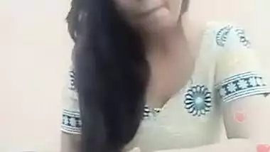 Desi Bhabi Live Cleavage Visible, Bending Babe