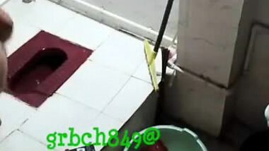 Naked aunty peeing in her bathroom
