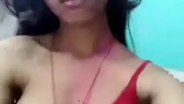 Fabulous Desi chick takes off dress to gladden horny spectators