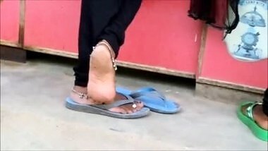 Candid indian anklet feet shoeplay in flipflops