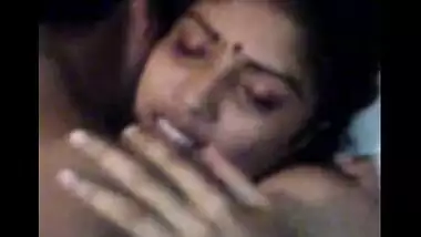 Hindi sex desi porn video of hot bhabhi ki chudai recorded by bf
