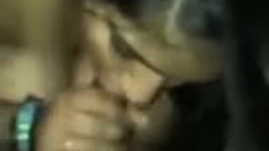 INDIAN BOOBY GIRL SUCKING A BIG COCK