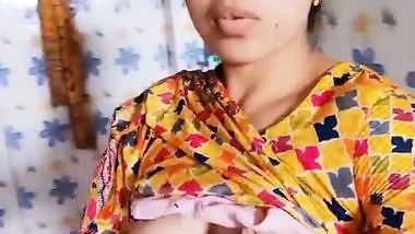 Unsatisfied Dehati bhabhi viral showing big boobs