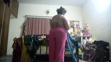 Hot aunty caught on
