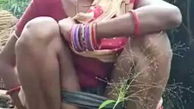 Desi village bhabi sexy pee