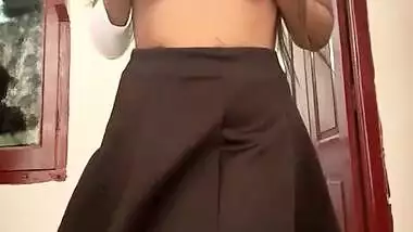 Hot Teen Noor21 in Mini Skirt Showing Boobs