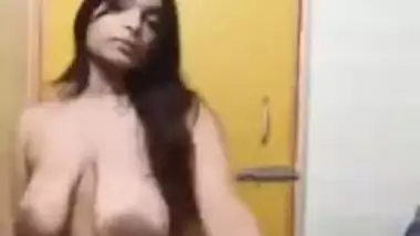 Desi wench demonstrates her big sexy XXX tits and touches hairy twat