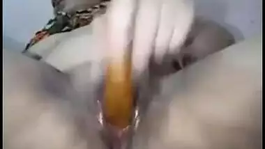 Desi beautiful aunty fingering pussy selfie video making