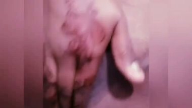 Sexy Bengali hottie Rajni showing her pussy juice