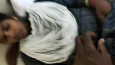 Dusky south Indian Bhabhi fucking and moaning