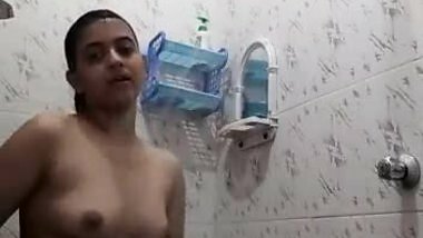 Desi Hot Girl nude Bath