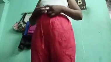 Desi village aunty showing her naked body