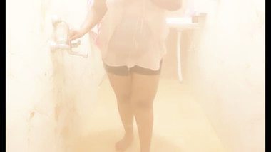 Sexy south Indian maid showing boobs