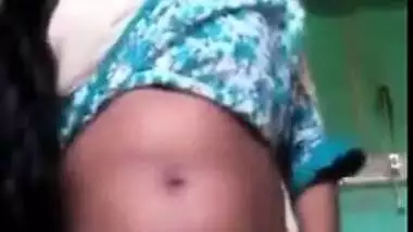 Desi aunties xxx videos / village aunty show her sexy pussy