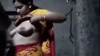 Desi bhabi open her boobs before fucking