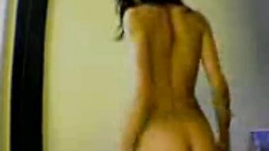 Naked college girl dancing for deedar de song