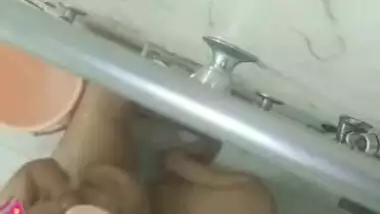Desi wife nude bathing in bathroom recording by spy cam