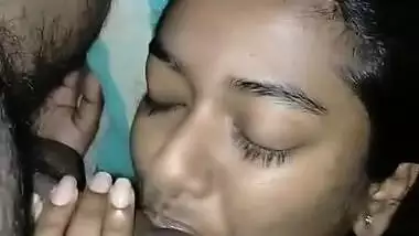 Dusky chubby Tamil girl giving blowjob