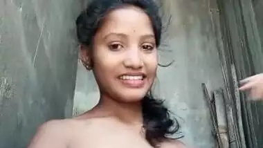 Desi Cute Girl Nude selfie pics and Videos