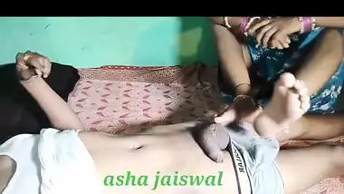 After waking up the Desi has sex and strokes XXX mast with feet