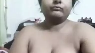 Indian whore spends night with online clients showing off her coconuts