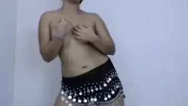 Desi look asian girl sexy nude dance - Wowmoy 