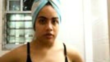 Busty Indian chick selfshot video after shower