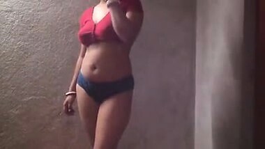 Bhabhi striping saree