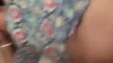 Padosi gori bhabhi ki chut me mera lund