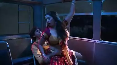 Sexy Indian Kavita Bhabhi Ke Saath Bus Me Chudai