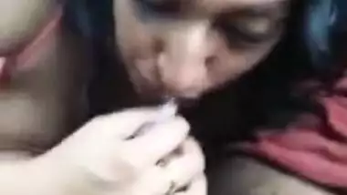 Rich Desi girlfriend sucking bf's cock in car