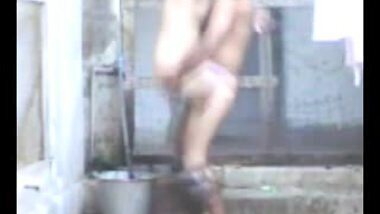 Indian aunty quick fucking when bath