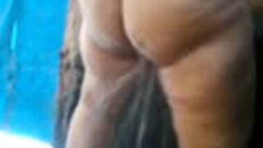 Desi Wife caught bathing
