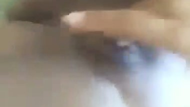 Very Horny bhabhi fingering