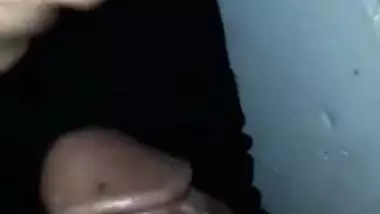 Burka girl sucking dick in Bengali sex video