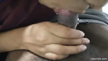 Andhara senior teahcer gets sexy HANDJOB and suck for young new teacher in sari