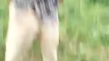 Desi couple caught fucking outdoors by local guys