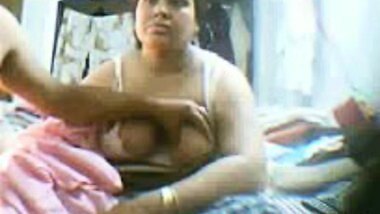 Wife shows her boobs off on cam