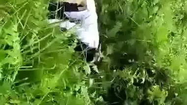 Catches a college couple fucking in an Indian outdoor sex