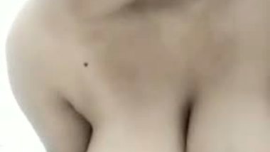 Big boobs housewife video call sex viral bath