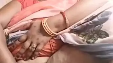 Bhabhi Shows Fingering On Vc