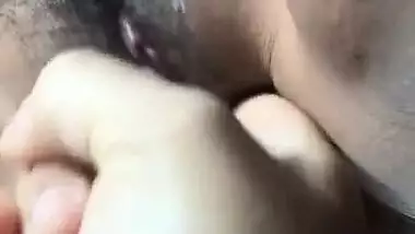 Desi girl hot pussy fingering