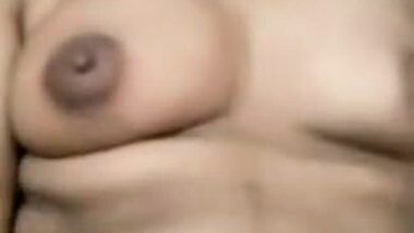 Beautiful Gujju Bhabhi Flaunts Nude For Young Online Bf