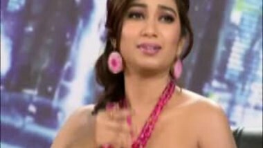 Indian Singer Shreya Ghoshal showing Hot BOOBS on a TV Show