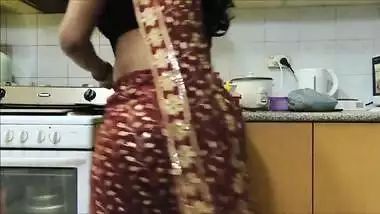 Indian bhabhi's HUGE ass 2