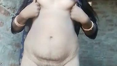 Horny village bhabhi sex feel boobs and pussy play