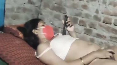 Desi Indian Village Girl Ne Porn Dekh Kar Apni Choot Me Ungli Ki Aur Boobs Bhi Dabane Lgi