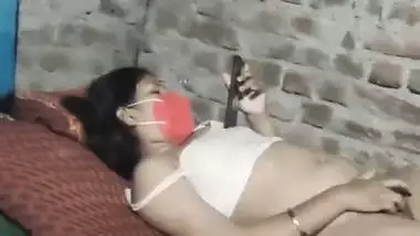 Desi Indian Village Girl Ne Porn Dekh Kar Apni Choot Me Ungli Ki Aur Boobs Bhi Dabane Lgi
