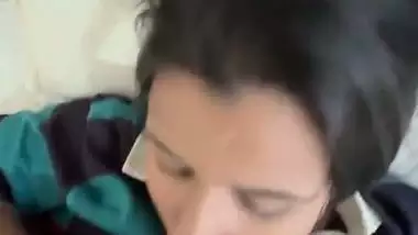 Young girl enjoys cock sucking in the Indian sex video