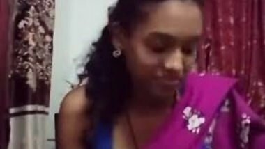 cute girl in saree doing sefles.mp4